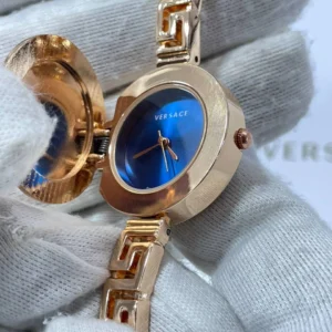 Montre Versace fond bleu