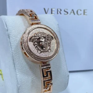 Montre Versace fond blanc